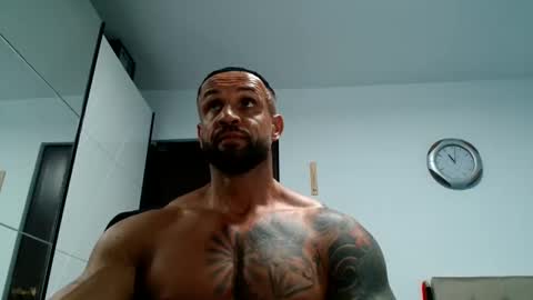 Snapshot of tridentmuscles chatting on 11.04.25 tridentmuscles online show from 11.04.25