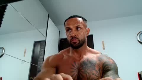 Snapshot of tridentmuscles chatting on 11.08.25 tridentmuscles online show from 11.08.25