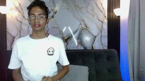 Snapshot of triiangel_latinboy chatting on 04.11.26 Johan online show from 04.11.26