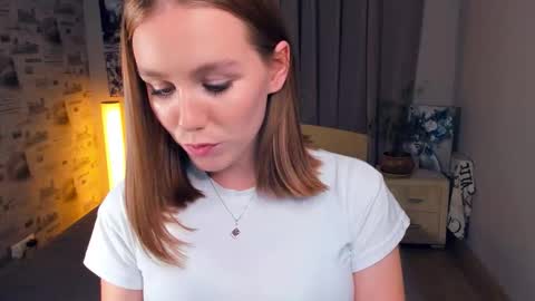 Snapshot of trinahillier chatting on 10.13.25 Bubbles online show from 10.13.25