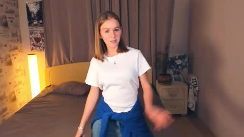 Snapshot of trinahillier chatting on 10.14.25 Bubbles online show from 10.14.25