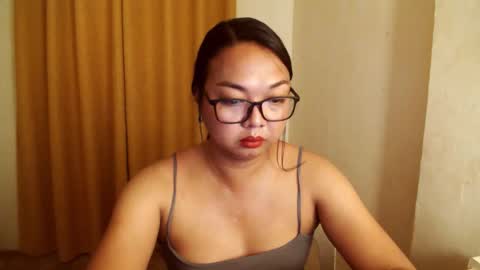 Snapshot of trishakera chatting on 11.05.25 trisha online show from 11.05.25