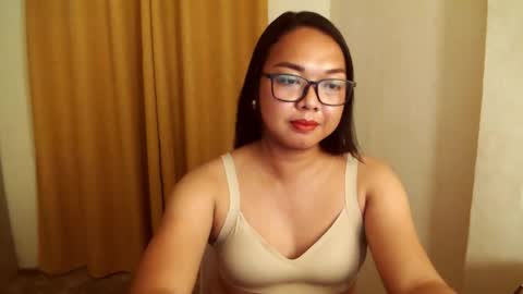 Snapshot of trishakera chatting on 11.06.25 trisha online show from 11.06.25