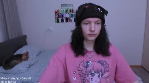 Snapshot of trishxl chatting on 12.17.25 Max online show from 12.17.25