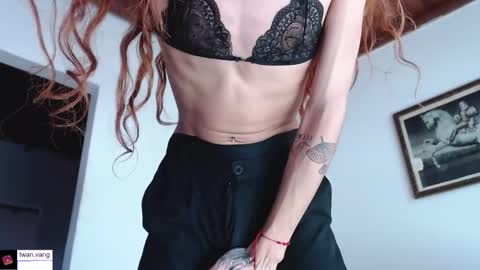 Snapshot of trix_fiore_oficial chatting on 10.14.25 Trix online show from 10.14.25