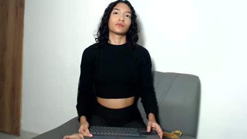 Snapshot of trixiandsuki chatting on 11.17.25 trixiandsuki online show from 11.17.25