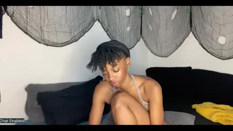 trixie_luv online show from 09.23.25
