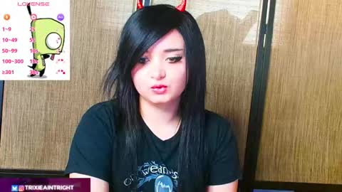Snapshot of trixiedoescamcam chatting on 09.17.25 trixiedoescamcam online show from 09.17.25