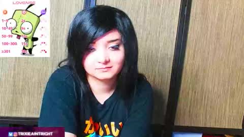 Snapshot of trixiedoescamcam chatting on 10.02.25 trixiedoescamcam online show from 10.02.25