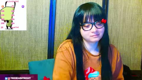 trixiedoescamcam online show from 11.20.25