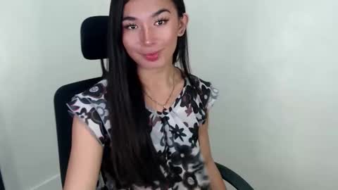 Snapshot of trixieliciouss chatting on 10.13.25 trixieliciouss online show from 10.13.25