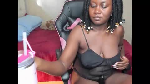 Snapshot of trizzytariaa chatting on 10.24.25 Taria online show from 10.24.25