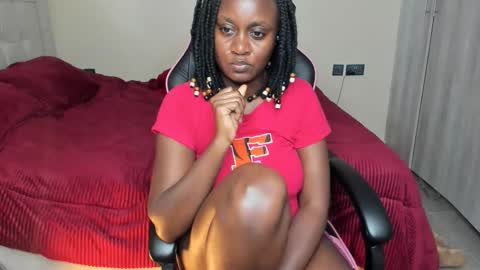 Snapshot of trizzytariaa chatting on 11.19.25 Taria online show from 11.19.25