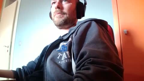 Snapshot of truble1 chatting on 02.16.26 eros online show from 02.16.26