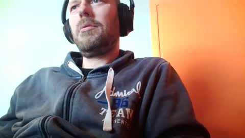 Snapshot of truble1 chatting on 02.18.26 eros online show from 02.18.26