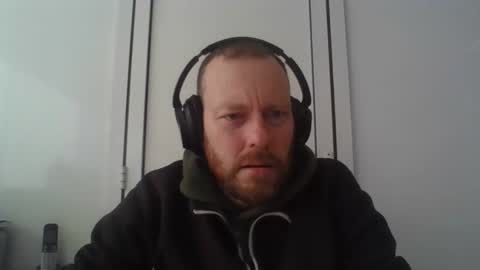 Snapshot of truble1 chatting on 02.26.26 eros online show from 02.26.26