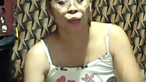 Snapshot of truefilipinabeauty chatting on 04.11.26 emily online show from 04.11.26