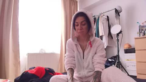 Snapshot of trynaruh chatting on 02.18.25 Judith online show from 02.18.25