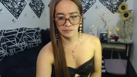 Snapshot of tsakesha chatting on 03.01.25 akesha online show from 03.01.25