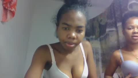 Snapshot of tsaralaza chatting on 10.08.25 tsaralaza online show from 10.08.25