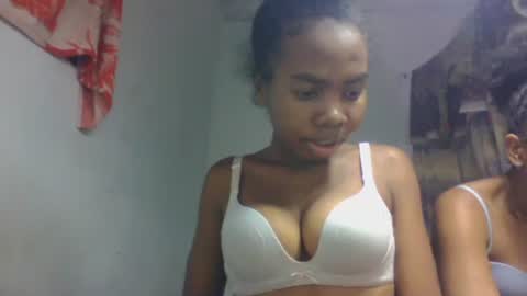 Snapshot of tsaralaza chatting on 10.08.25 tsaralaza online show from 10.08.25