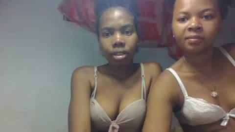 Snapshot of tsaralaza chatting on 10.11.25 tsaralaza online show from 10.11.25