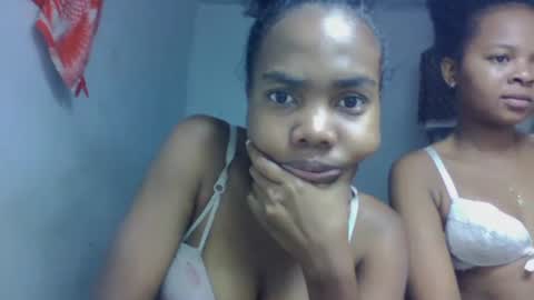 Snapshot of tsaralaza chatting on 10.12.25 tsaralaza online show from 10.12.25