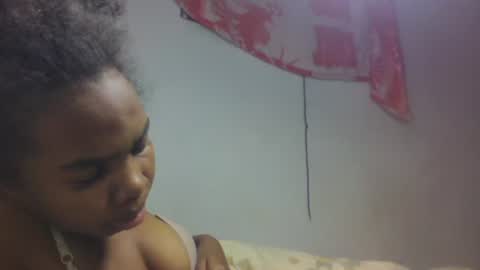 Snapshot of tsaralaza chatting on 10.12.25 tsaralaza online show from 10.12.25