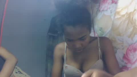 Snapshot of tsaralaza chatting on 10.22.25 tsaralaza online show from 10.22.25