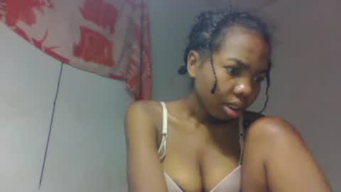 Snapshot of tsaralaza chatting on 10.26.25 tsaralaza online show from 10.26.25