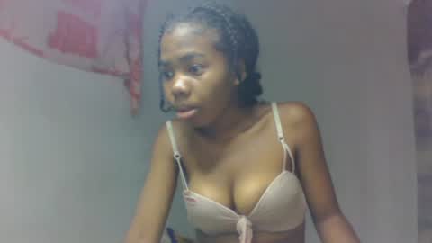 Snapshot of tsaralaza chatting on 10.27.25 tsaralaza online show from 10.27.25