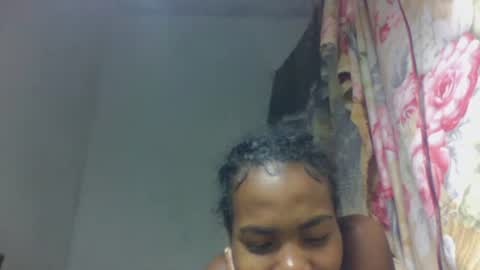 Snapshot of tsaralaza chatting on 10.27.25 tsaralaza online show from 10.27.25