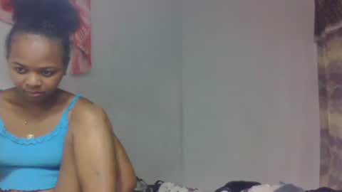 Snapshot of tsaralaza chatting on 10.29.25 tsaralaza online show from 10.29.25