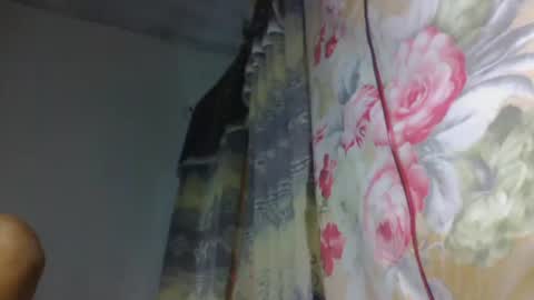 Snapshot of tsaralaza chatting on 11.05.25 tsaralaza online show from 11.05.25