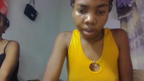 Snapshot of tsaralaza chatting on 11.11.25 tsaralaza online show from 11.11.25