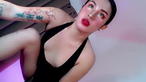 Snapshot of tsgirl_julian69 chatting on 03.08.25 Julian online show from 03.08.25