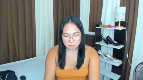 Karen Oquio online show from 09.11.25