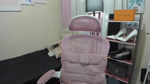 Snapshot of tsuncutmargauxx chatting on 10.13.25 tsuncutmargauxx online show from 10.13.25