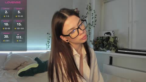 Hi everyone my name is Tina Id love it if you could help make sense of it here  online show from 12.02.24