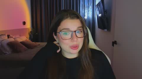 Snapshot of tutti_frutti_ chatting on 10.06.25 Ariana online show from 10.06.25