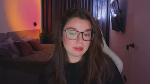 Snapshot of tutti_frutti_ chatting on 10.08.25 Ariana online show from 10.08.25