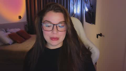 Snapshot of tutti_frutti_ chatting on 10.13.25 Ariana online show from 10.13.25