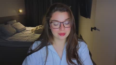 Snapshot of tutti_frutti_ chatting on 10.28.25 Ariana online show from 10.28.25