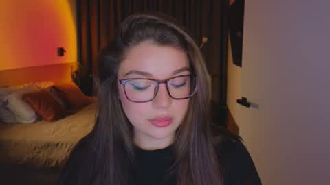 Snapshot of tutti_frutti_ chatting on 10.29.25 Ariana online show from 10.29.25