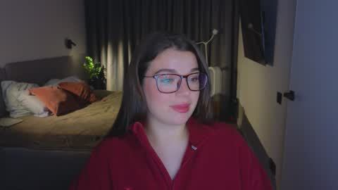 Snapshot of tutti_frutti_ chatting on 10.30.25 Ariana online show from 10.30.25