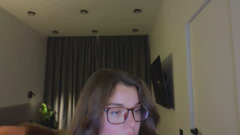 Snapshot of tutti_frutti_ chatting on 10.31.25 Ariana online show from 10.31.25