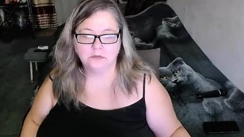 Snapshot of tviks chatting on 02.08.26 Lana online show from 02.08.26