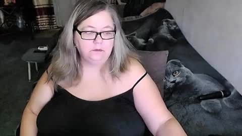 Snapshot of tviks chatting on 02.17.26 Lana online show from 02.17.26