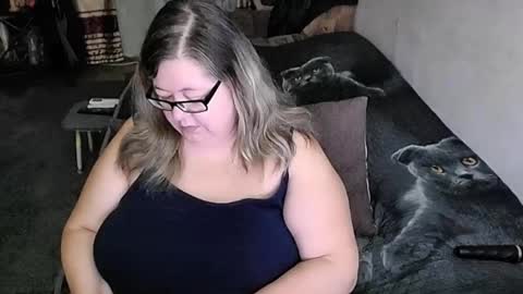 Snapshot of tviks chatting on 02.20.26 Lana online show from 02.20.26