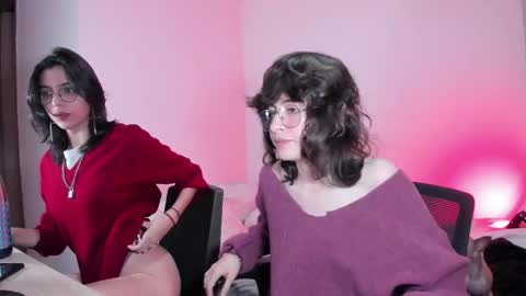 Snapshot of twilightmuses chatting on 10.10.25 Eve Lili online show from 10.10.25